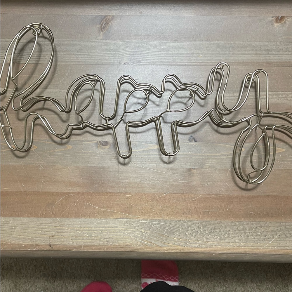 Gold tone wire “Happy” sign. Rustic cottage core, farmhouse